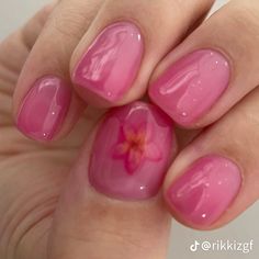 Short Nail Polish Nails, Nail Paint Ideas Natural Nails, Natural Nails With Flower Design, Short Gel Nails With Charms, Nail Gel Inspo Short, Natural Nail Polish Designs, Summer Pink Nails Short, Y2k Nails Short Pink, Cool Nail Art Short Nails