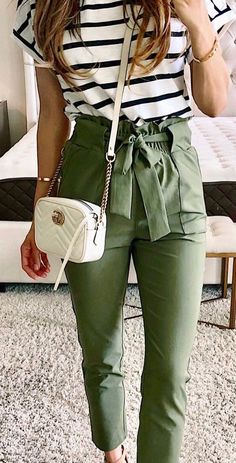 Outfits With Green Pants, Adrette Outfits, Stile Preppy, Womens Outfits, Preppy Summer Outfits, Bohemian Mode, Trendy Swimwear