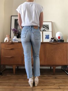 Levis 501 Women, Jeans And T Shirt Outfit, Look Jean, Hot Jeans, Mens Pants Fashion