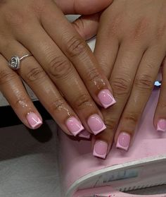 Short Soft Pink Nails Designs, Very Short French Tip Acrylic Nails, French Tip Simple Design, Senior Year Nails Ideas, Pink Fresh Tip Nails, Simple Short Square Nail Ideas, Shorties Nails Simple, Hairstylist Nails Ideas, Xs Short Nails