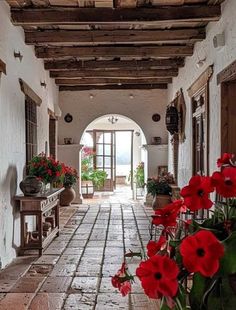 French Hacienda, Enclosed Patio Ideas, Mexico Life, Mediterranean Homes Exterior, Spanish Style Architecture, Arch Doorway