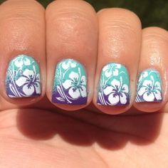 Ah, perfect summer nail art theme! Favorite nail Idea I have seen on pinterest. Hibiscus Nail Art, Hawaiian Flower Nails, Hawaiian Nails, Hibiscus Hawaii, Beach Themed Nails, Tropical Nail Art, Hawaii Nails, Nails Round, Hawaii Hibiscus