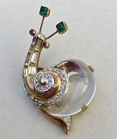 VINTAGE 1949 TRIFARI "FAIRYLAND SNAIL" JELLY BELLY BROOCH~BRUNIALTI BOOK PIECE Bijoux Art Nouveau, Antique Costume Jewelry, Figural Jewelry, Trifari Jewelry, Antique Fashion, Belly Jewelry, Insect Jewelry, Jelly Belly, 판타지 아트