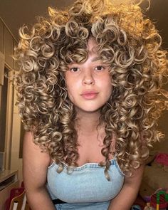 Curly Hair; Girls; Meninas; Cacheadas Layered Curly Haircuts, Haircuts For Girls, Trendy Bob, Bob Hair Color, Curl Hair, Hair Girls, Beautiful Curly Hair, Punk Hair