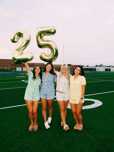 #2025 #preppy #senior #seniorsunriseideas #rollerrabbit #sunrise Senior Sunrise Pants Ideas, Cute Senior Year Ideas, Senior Sunglasses, Senior Year Things To Do, Sorority Senior Photoshoot, Senior Sunrise High School Outfits, High School Preppy, Senior Year 2025, Senior Sunrise Picture Ideas