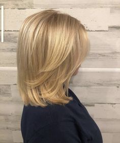 Long Bangs Medium Hair Shoulder Length, Trendy Hair 2023, Uniform Layered Haircut, Short Blonde Hair Layers, Bob Haircut With Long Bangs, Short Blonde Hair With Layers, Layered Blonde Bob, Fine Blonde Hair, Straight Blonde Bob