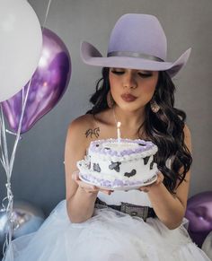 Western Outfits Photoshoot, Western Birthday Photoshoot Ideas, Cowgirl Birthday Photoshoot, Vaquera Photoshoot, Western Birthday Photoshoot, Photoshoot Ideas Casual, Western Birthday Outfit, 28th Birthday Ideas, Quince Photoshoot Ideas