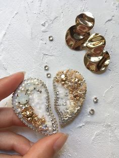 Original and one of a kind handmade beaded brooch, heart pin divided into two pieces. Embroider with Swarovski crystals, beads, rhinestones and sequins. Heart Pin, Beaded Earrings Diy, Embroidered Gifts, Beaded Brooch, Beaded Accessories, Heart Beads, Heart Jewelry, Diy Earrings, Crystal Beads