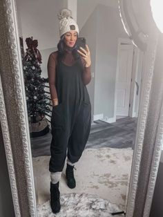 Women’s Maternity Outfits, Winter Onsies Women, Onsies Outfit Women, Boho Outfits Cold Weather, Oversized Jumpsuit Outfit Winter, Pants Romper Outfit Winter, Lounge Jumpsuit Outfit, Baggy Jumpsuit Outfit Winter, Jumpsuits In Winter