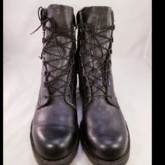 New Addison Shoe Co Combat Assault Tactical Army Military Boots Late 80s 10.5 D *Shoes Appear Never Used But Have Scuffs On Toe From Being In Storage Out Of Box All These Years. No Box Or Tags . *Style Is Unknown * The Color Is Black * Size Marked Is 10.5 D *Outsole Heel To Toe Is 12 1/2 Inch *Width Is 4 Inch *Heel Height Is 1 Inch * Shaft Height Is 8 Inch *Item Will Be Nicely Packed And Shipped The Same Or Next Business Day Of Cleared Payment. * No Shoe Tree Included. No Box Or Tags. * We Do No Military Combat Boots With Reinforced Toe, Military Lace-up Leather Boots, Military Lace-up Boots With Reinforced Toe, Military Style Lace-up Waterproof Boots With Reinforced Toe, Military Work Boots With Reinforced Round Toe, Military Leather Combat Boots With Reinforced Toe, Military Steel Toe Round Toe Boots, Leather Steel Toe Combat Boots, Leather Combat Boots With Vibram Sole