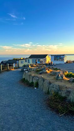 Sunset 
Pink sunset 
Beach house 
Beachside house 
Seaside 
Southern England 
Cornwall house 
Cornwall aesthetic Beachside House Aesthetic, Beach Village Aesthetic, House By The Sea Aesthetic, Seaside Town Aesthetic, Beachside House, Cornwall House, Cornwall Beach