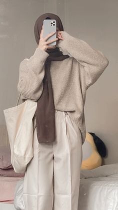 Korean Casual Outfits Hijab, Muslimah Ootd Casual, Hijab Fashion Outfits Casual, Hijabi Friendly Outfits Aesthetic, Korean Hijab Fashion, Outfit Inspo Hijab Friendly, Hijab Style Photo, Aesthetic Hijab Friendly Outfits, Cute Hijabi Dresses