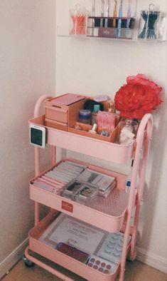 Lash Cart Organization Ideas, Lash Cart Organization, Lash Room Decor Small Spaces, Lash Organization Ideas, Lash Cart Ideas, Lash Cart Set Up, Lash Room Ideas Small Spaces, Lash Studio Ideas, Lash Cart