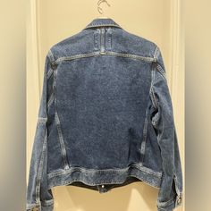 Boxy Fit. Blue Washed Denim Jacket From Recycled Material, Medium Wash Recycled Denim Jacket For Work, Blue Recycled Denim Jacket For Streetwear, Urban Denim Jacket For Workwear, Urban Style Denim Jacket For Workwear, Blue Relaxed Fit Denim Jacket, Blue Recycled Denim Jacket For Fall, Blue Relaxed Fit Denim Jacket In Recycled Material, Washed Blue Denim Jacket For Workwear