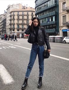 Classy Trendy Outfits, Trendy Outfits Inspiration, Leather Jacket Outfits, Autumn Outfits, Combat Boot, Winter Trends, Black Turtleneck, 가을 패션