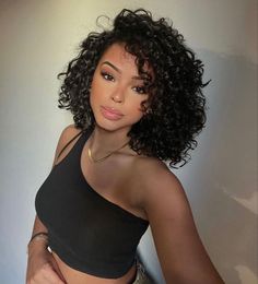 Hairstyles Dark Brown Hair, Easy Curly Hair, Shoulder Length Curly Hair, Curly Hair Photos, Cute Curly Hairstyles, Short Curly Haircuts, Short Curls