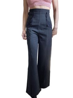 pinstripe wide leg trousers Striped Wide Leg Pants Outfit, Pinstripe Trousers Outfit, Black Pinstripe Pants, Wide Leg Pants Outfit, Summer Goth, Leg Pants Outfit, Trouser Outfit, Striped Wide Leg Pants