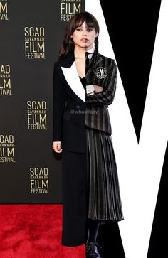 the woman is posing on the red carpet at the v festival in black and white