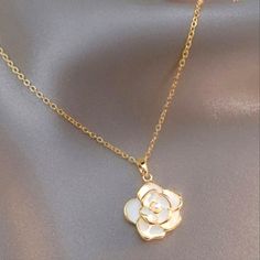 Adorable Fashion Jewelry, New In It's Original Packaging! Elegant White Flower Necklace For Spring, Elegant Spring Flower Necklace, Pearl White Flower Necklace, Elegant Flower Charm Necklace For Spring, Elegant Spring Necklace With Flower Charm, Spring White Clavicle Chain Jewelry, Spring White Clavicle Chain Necklace, Feminine White Flower Pendant Jewelry, White Flower Clavicle Chain Necklace