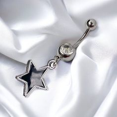 Super cute y2k 2000s silver black punk bratz inspired diamond rhinestone star belly piercing ring bar.  Surgical steel  FREE STANDARD UK SHIPPING Punk Belly Button Piercing, Star Belly Button Piercing, Belly Jewellery, Piercing Bar, Button Ideas, Belly Button Piercing Jewelry, Belly Piercing Jewelry, Belly Piercing Ring, Button Piercing