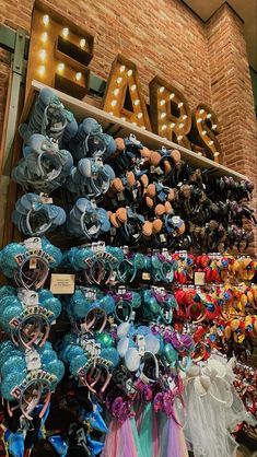 many different types of headbands on display in front of a sign that says fasc