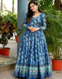 💙 Elevate your wardrobe with this enchanting Blue Designer Function Wear Heavy Readymade Gown! 💃💫 #FashionOnPoint #DesignerGownGlam #BlueMagic #TrendyAndChic #ElevateYourStyle #ArabicAttire #MustHaveOutfit 🌟👗✨ Kids Kaftan, Trendy Kurti, Casual Abaya, Modest Evening Dress, Printed Gowns, Ethnic Looks, Moroccan Caftan, Women's Robe, Hip Dress