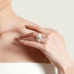 White Gold Pearl Ring, Pearl Trend, Single Pearl Necklace, Pearl Rings, Gold Pearl Ring, Golden South Sea Pearls, Mother Of Pearl Jewelry, Pearl Jewelry Sets, Pearl Leather