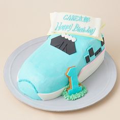 a birthday cake for a one year old with a camper on the front and number 1 on the back