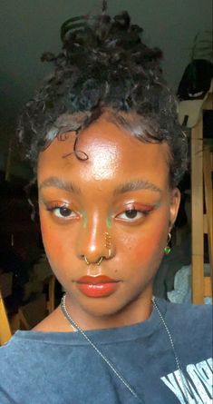 Earthy Girl Makeup Black Women, Earthy Girl Makeup, Boho Eye Makeup, Simple Fairy Makeup, Earthy Makeup Looks, Simple Colorful Eye Makeup, Makeup On Brown Skin, Pop Of Color Makeup, Earthy Makeup