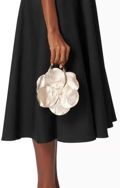 Easily elevate any look by adding this champagne clutch bag, featuring a charming peony flower silhouette. Floral Handbags, Style Français, Mini Handbag, Gold Handbags, Flower Bag, Retail Interior, Beauty Stuff, Mini Handbags, Retail Therapy