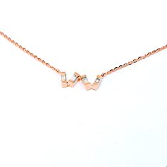 Rose gold necklace with baguette diamond. 18k rose gold. Natural diamonds. Art deco necklace. TOP QUALITY DIAMOND. 0.28 CT F COLOR. We set 4 baguette diamonds in an irregular solid gold line, in particular to create a messy effect. Delicate and Minimal necklace, perfect to be worn every day. Perfect also as wedding necklace, anniversary gift, graduation gift... Its romantic character will help make every woman special. From the menu choose the total length of the necklace, we will insert an addi Diamond Necklace Wedding, 18k Gold Bangle, Baguette Necklace, Necklace Top, Minimal Necklace, Necklace Diamond, Art Deco Necklace, Necklace Wedding, Gift Graduation