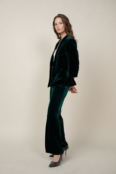 Plush velvet makes for a luxe look (and feel) on this open-front blazer with ruched sleeves. Slip it on with a slinky top and our matching velvet pants for date nights or dressed-up dinners with friends. AVAILABLE IN PLUS •Notched lapels •Three-quarter sleeves with ruched detailing Item number 2393490% Polyester 10% Spandex Dinners With Friends, Open Front Blazer, Dinner With Friends, Date Nights, Velvet Blazer, Velvet Pants, Hunter Green, Three Quarter Sleeves, Quarter Sleeve