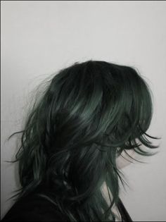 Seaweed Green Hair, Manic Panic Venus Envy, Dark Green Highlights, Black Green Hair, Dark Green Hair Dye, Green Hair Color Ideas, Green Hair Men, Black And Green Hair, Green Hair Color