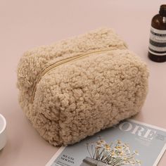 This lamb wool cosmetic bags has light and fluffy, with a cloud-like touch. Its compact design allows for easy carrying, providing convenient touch-ups anytime, anywhere. Plush fluff make up bag is your stylish companion for beauty on the go! Specification: Material: Lamb Wool Product Size:170x120x95mm Weight: 55.6g Closure: Zipper Color Optional : Pink/Sky Blue/White/Khaki/Brown Package Includes: 1 X Lamb Wool Cosmetic Bags Note: 1. Due to the different monitor and light effect, the actual color of the item might be slightly different from the color showed on the pictures. Thank you! 2. Please allow 1-2cm measuring deviation due to manual measurement. Color: Bronze.  Pattern: floral.