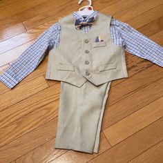 Nwt 4 Piece Docker’s Boys Set. Includes Pants, Vest, Shirt, And Bow Tie. Beige Playtime Sets For Spring, Grey 3 Piece Suit, Holiday Suits, Black Pinstripe Suit, Tie Outfit, Matching Pants Set, Toddler Suits, Blue Suit Jacket, Formal Vest