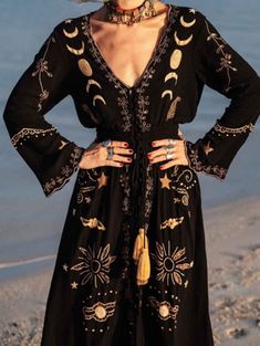 V Neck Star Moon Allover Pattern Drawstring Tassel Maxi Dress Bohemian Diesel, Sleeve Silhouette, Mode Hippie, Black Print Dress, Mode Boho, Fashion Bohemian, Vestidos Vintage, Vacation Dresses, Western Dresses