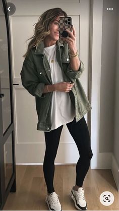 Colorado Aesthetic Outfits Fall, 2024 Outfits Spring, Boho Chic Mom Style, Mom Looks Casual Summer, 2024 Plus Size Spring Outfits, Modest Feminine Summer Outfits, Look Casual Invierno, School Pickup Outfit, Sport Leggings Outfit