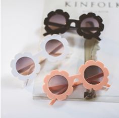 Flower Sunglasses Flower Sunglasses, Cat Eye Glasses Frames, Eye Glasses Frames, Trendy Flowers, Girl With Sunglasses, Bow Set, Kids Sunglasses, Cat Eye Glasses, Retro Sunglasses