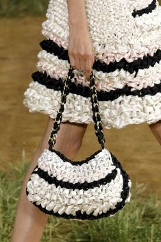 Cheap Designer Handbags, Diy Handbag, Chanel Spring, Crochet Bags Purses, Wholesale Handbags, Looks Street Style, Black Purse, Chanel Espadrille