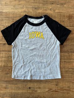 This Iowa Block Baseball Crop Tee is perfect for showing your team spirit. It's made from lightweight cotton-blend fabric and features a crop length, along with raglan sleeves and baby ribbed details. Show off your style and support your favorite team. College Team-colored Cotton Baseball Jersey, College Baseball Jersey In Team Colors, Casual Raglan Sleeve T-shirt For College, Game Day Cotton Baseball Jersey With Team Logo, Relaxed Fit Cropped Cotton T-shirt For Sports, Casual Raglan Sleeve T-shirt For Sports, Team-colored Cotton Baseball Jersey For Sports Season, Baseball Season Jersey Crew Neck Tops, Jersey Crew Neck Tops For Baseball Season