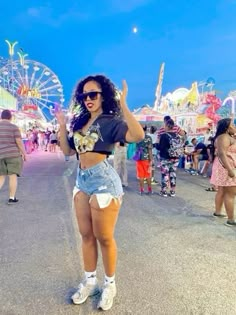 Fit Baddie, Mini Skirt Ideas, Cute Summer Outfits Casual, Baddie Outfits Summer, Outfit Mini Skirt, Concert Outfit Inspo, Theme Park Outfits, Blouse Ideas, Concert Fit