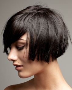 blunt bob Hairstyles Brown, Faces Women, Kort Bob, Cute Bob Hairstyles, Short Black Hair, Brunette Bob, Crop Hair, Asymmetrical Hairstyles