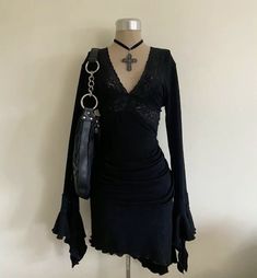 Virgincore Aesthetic, Goth Graduation Outfit, Fancy Goth Outfits, Girly Punk Outfits, Goth Aesthetic Fashion, The Craft Outfits, Alt Goth Outfits, Goth Outfits