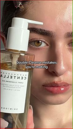 🤍: SHOP: YesStyle (code: HEDWIG10 $$ OFF)  
🎀: how to double cleanse to clear your skin amd pores How To Double Cleanse Your Face, How To Double Cleanse, Double Cleanse Skin Care, Double Cleansing Products, Acne Girl, Double Cleanser, Clear Your Skin, Skincare Guide, Too Faced Highlighter