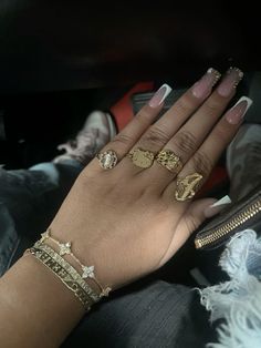 gold Ring Inspo Gold, Cali Gold Rings, Minimalist Jewelry Aesthetic, Gold Jewelry Latina, Latina Gold Jewelry Aesthetic, Gold Rings Hand Aesthetic, Black Girls Gold Jewelry, Nugget Rings Gold Mexican, Gold Hand Jewelry