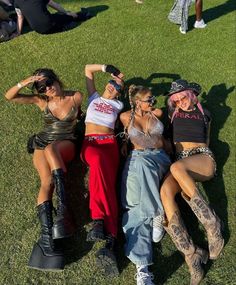 Coachella is not just a music festival; it’s a mecca for fashion & style where your outfit is as important as the music. Whether your vibe is more boho chic, Burning Man or edgy glam, I’ve got you covered with over 30+ Coachella festival outfits that will make you stand out from the crowd. This post is about Festival Style Trends for 2024, coachella outfits, coachella fashion, coachella style, Leeds Festival Outfits, Music Festival Outfit Ideas, Mode Coachella, Outfits Coachella, Coachella Fits, Lollapalooza Outfit, Festival Outfit Ideas, Feather Accessories, Coachella 2024