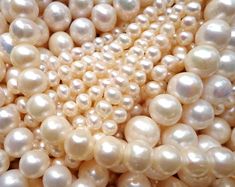 many white pearls are grouped together