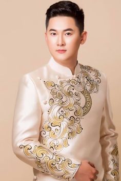 Detailed Outfits, Vietnamese Traditional Clothing, Ao Dai Vietnam, Indian Men, Indian Men Fashion, Indian Man, Traditional Costume, New Year Celebration, Mens T Shirts