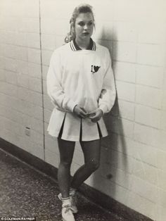 80's cheerleading High School Cheerleader, School Cheerleader, Renee Zellweger, Early Years, School Fashion, Ladies Dress Design, 80s Fashion, Looks Vintage