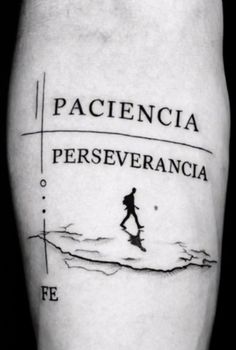 a black and white photo of a man's leg with the words pacencia perseverana on it